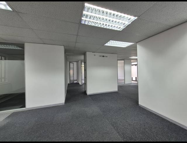260M² OFFICE TO LET IN HYDE PARK
